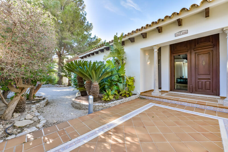 8 bedroom Villa for sale