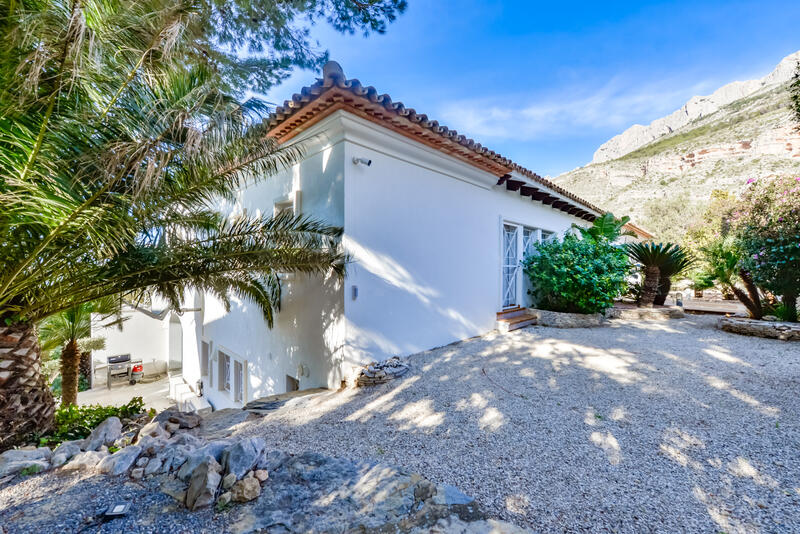 8 bedroom Villa for sale