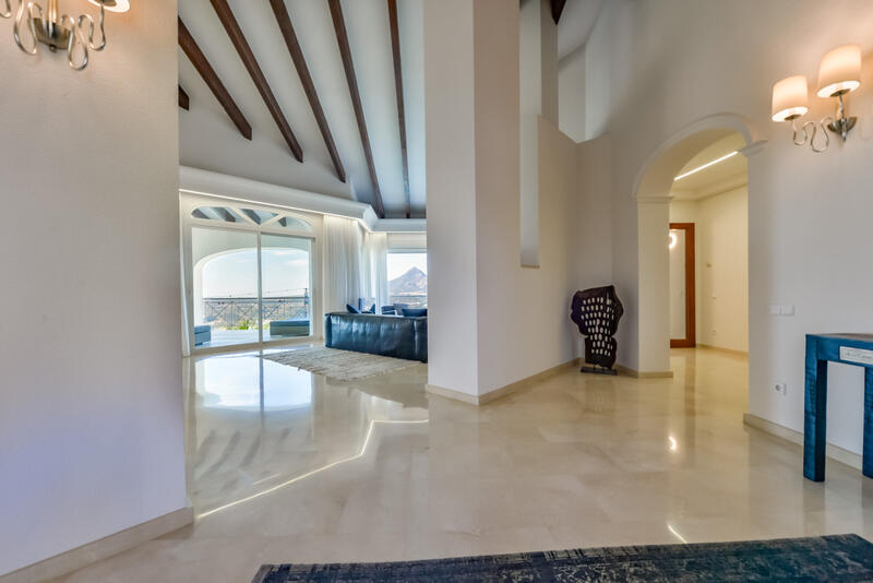 8 bedroom Villa for sale
