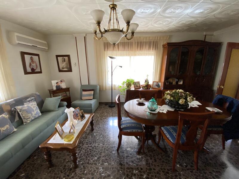 4 slaapkamer Gezinswoning Te koop