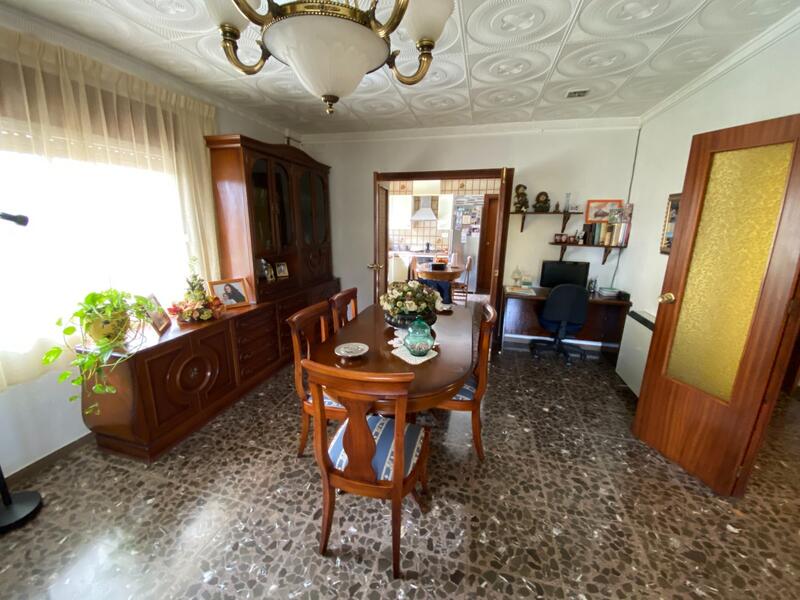 4 slaapkamer Gezinswoning Te koop