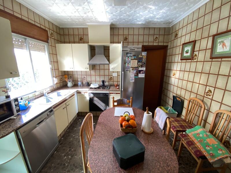 4 slaapkamer Gezinswoning Te koop