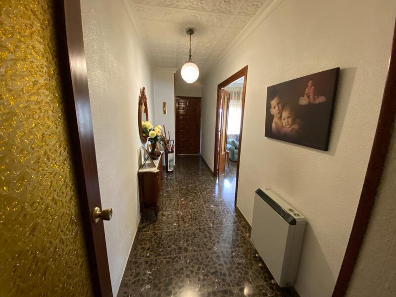 4 slaapkamer Gezinswoning Te koop