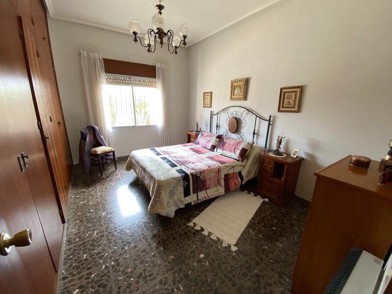 4 slaapkamer Gezinswoning Te koop