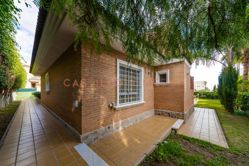 5 bedroom Townhouse for sale