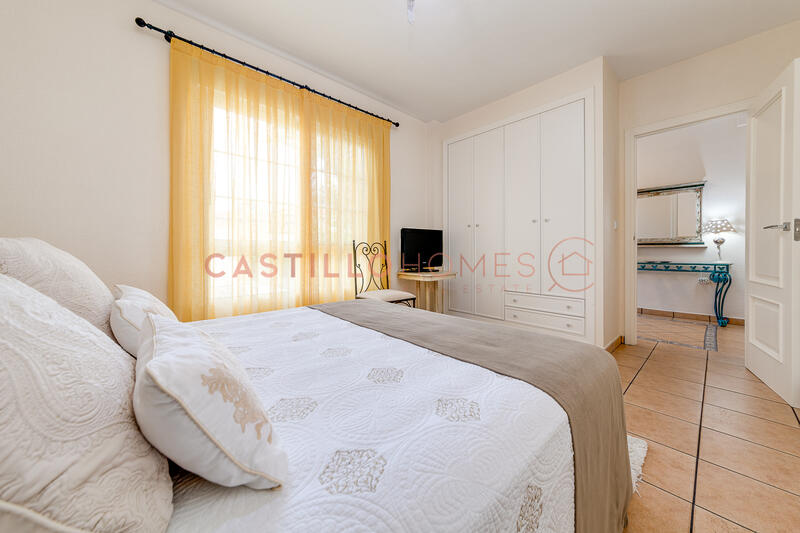 5 bedroom Townhouse for sale
