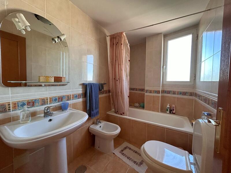 3 slaapkamer Gezinswoning Te koop