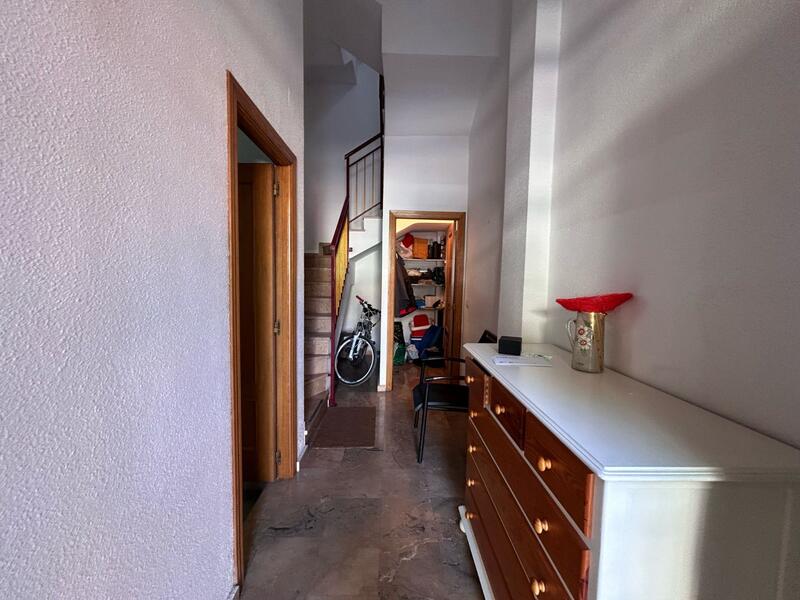 3 slaapkamer Gezinswoning Te koop