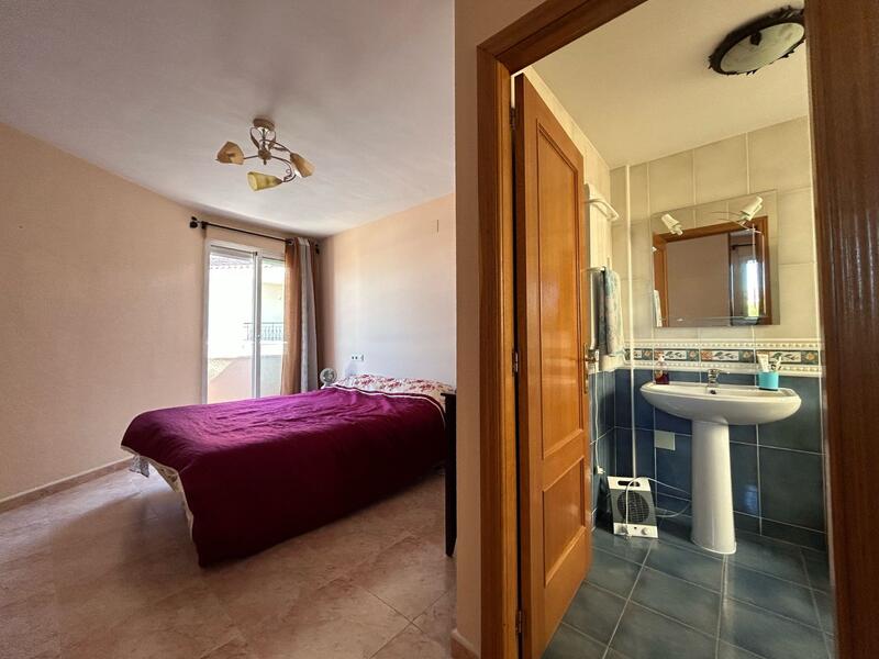 3 slaapkamer Gezinswoning Te koop
