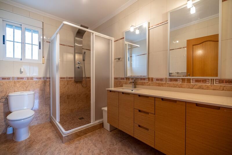 6 Cuarto Villa en venta