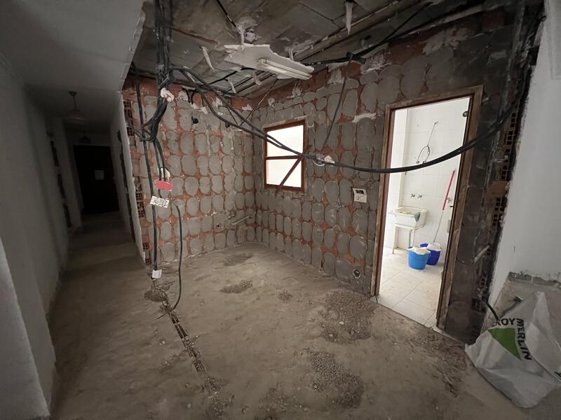 3 спальная комната городская тюрьма продается