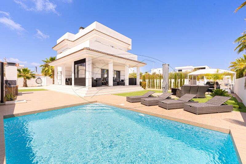 3 Cuarto Villa en venta