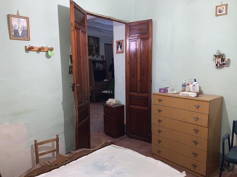 5 bedroom Townhouse for sale