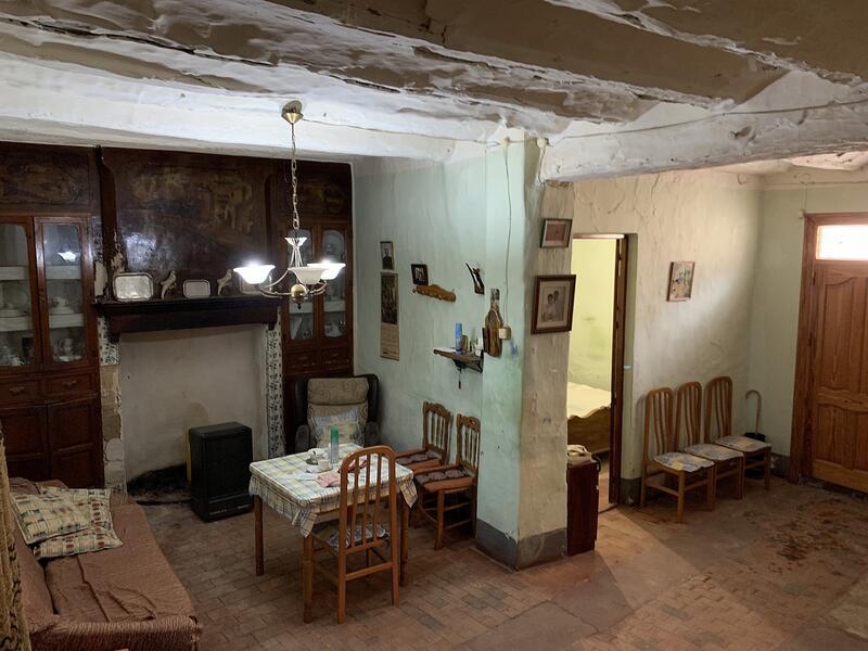 5 bedroom Townhouse for sale