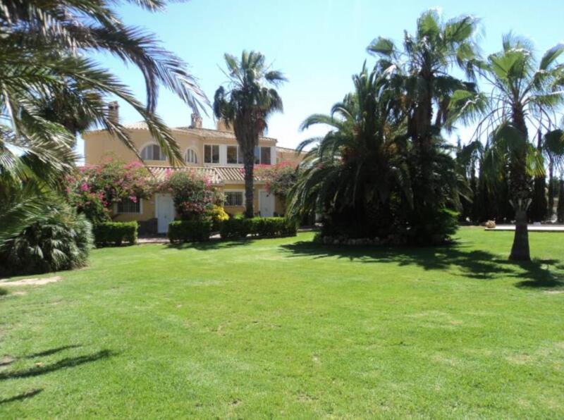 12 bedroom Villa for sale
