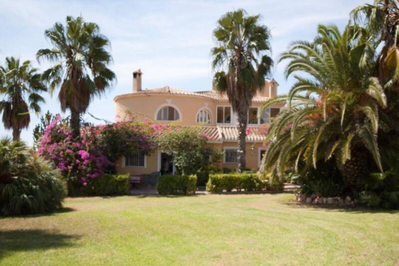 12 bedroom Villa for sale
