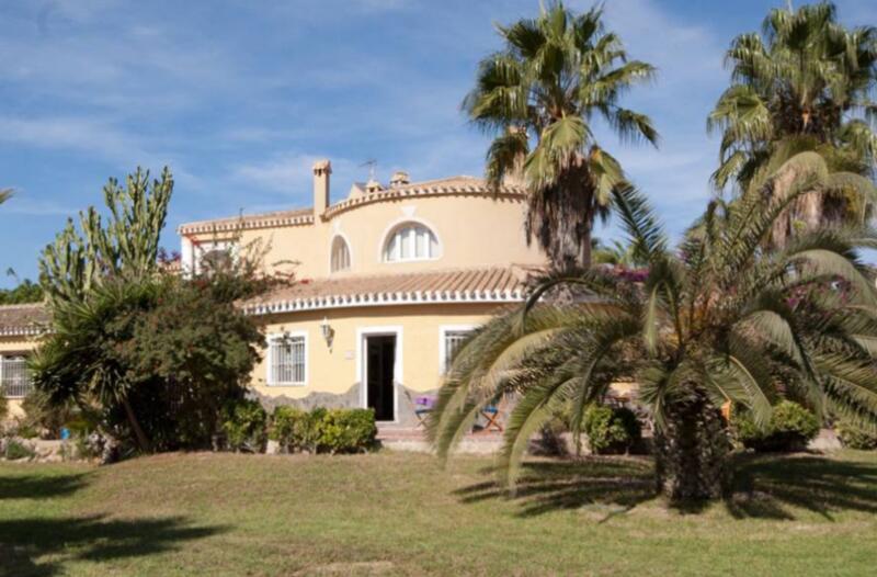 12 bedroom Villa for sale