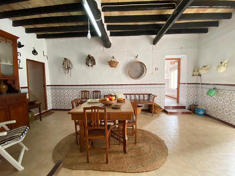 8 bedroom Country House for sale