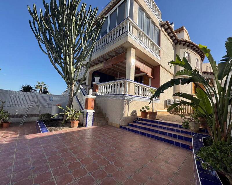 Villa en venta en Guardamar del Segura, Alicante