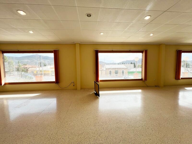 2 Schlafzimmer Handelsimmobilie für Langzeitmiete