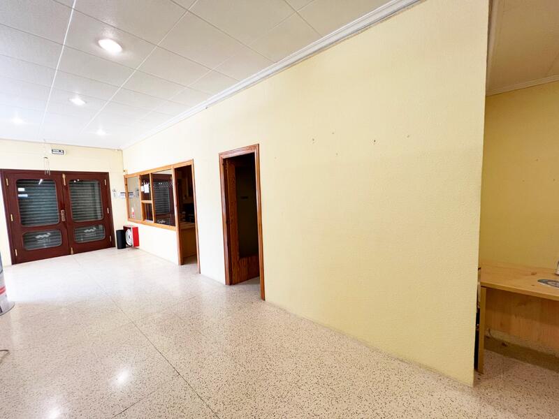 2 Schlafzimmer Handelsimmobilie für Langzeitmiete