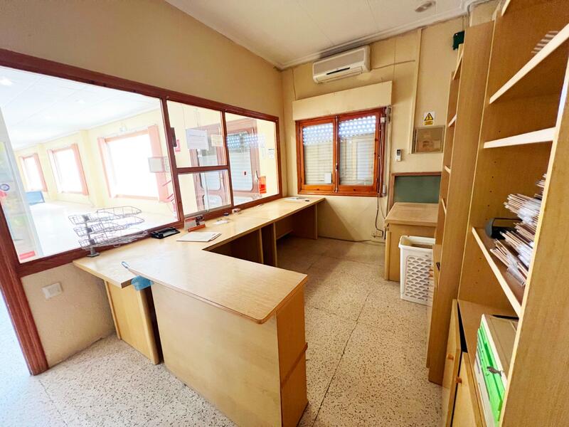 2 Schlafzimmer Handelsimmobilie für Langzeitmiete