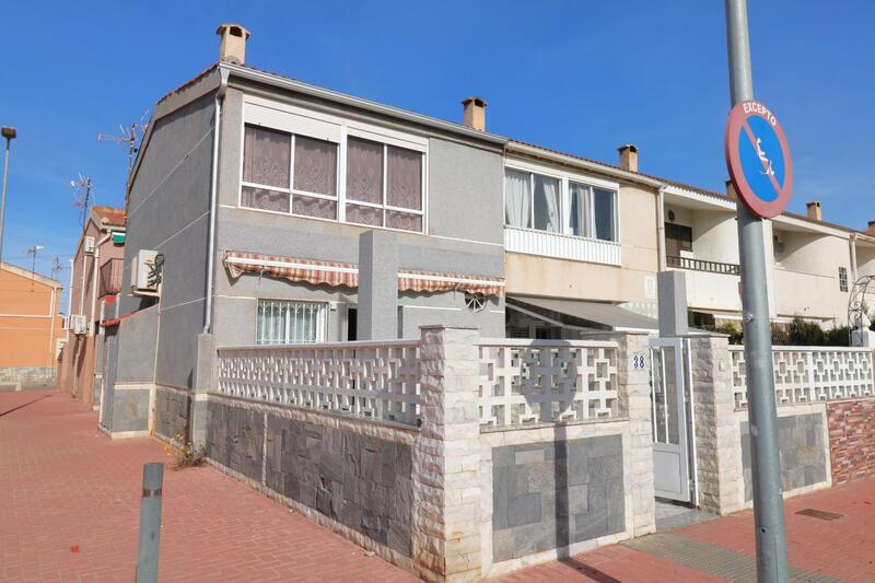 Rekkehus til salgs i Torrevieja, Alicante