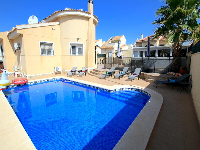 Villa à vendre dans Benijófar, Alicante