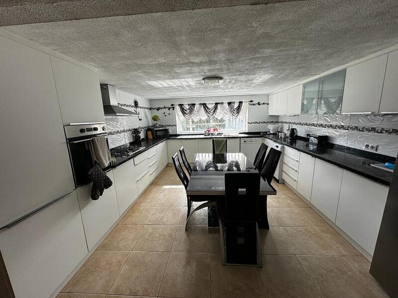 7 Schlafzimmer Landhaus zu verkaufen