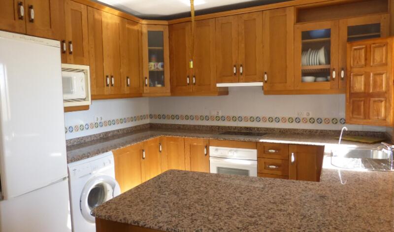 4 bedroom Townhouse for sale