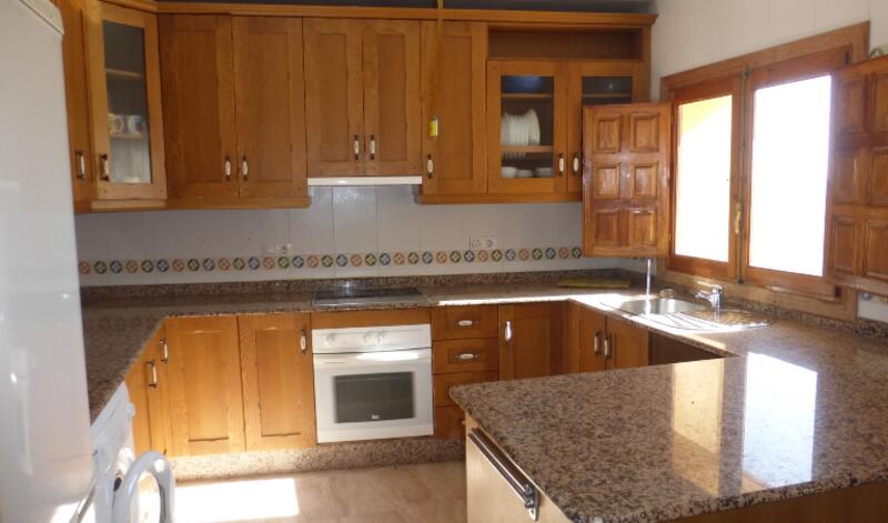 4 bedroom Townhouse for sale