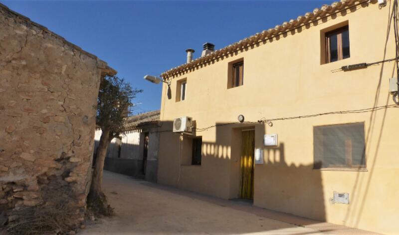 4 bedroom Townhouse for sale