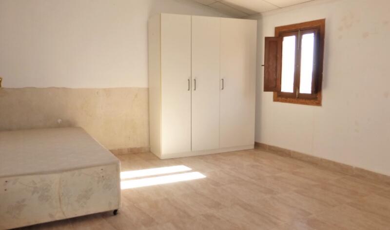 4 bedroom Townhouse for sale