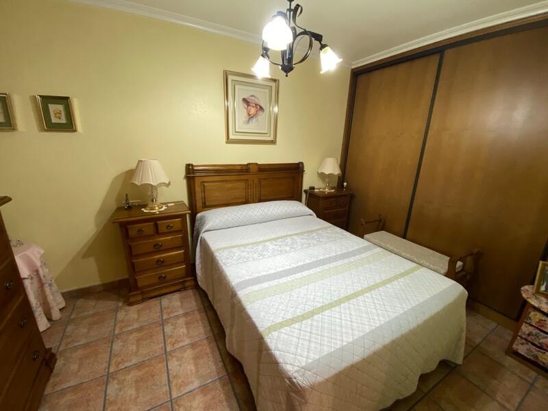 5 bedroom Townhouse for sale