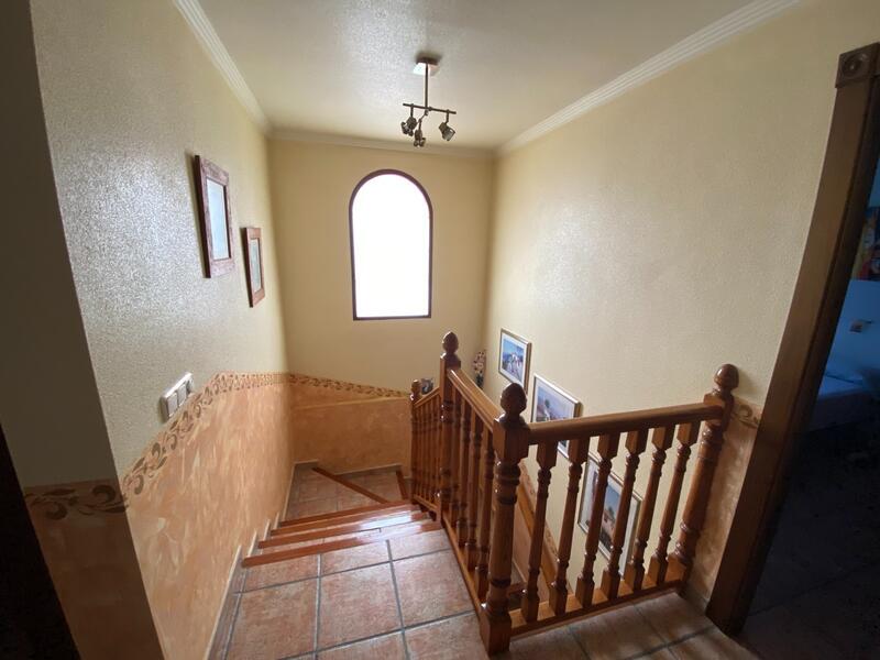 5 bedroom Townhouse for sale