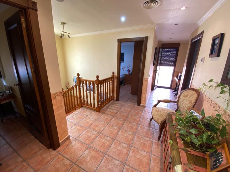 5 bedroom Townhouse for sale