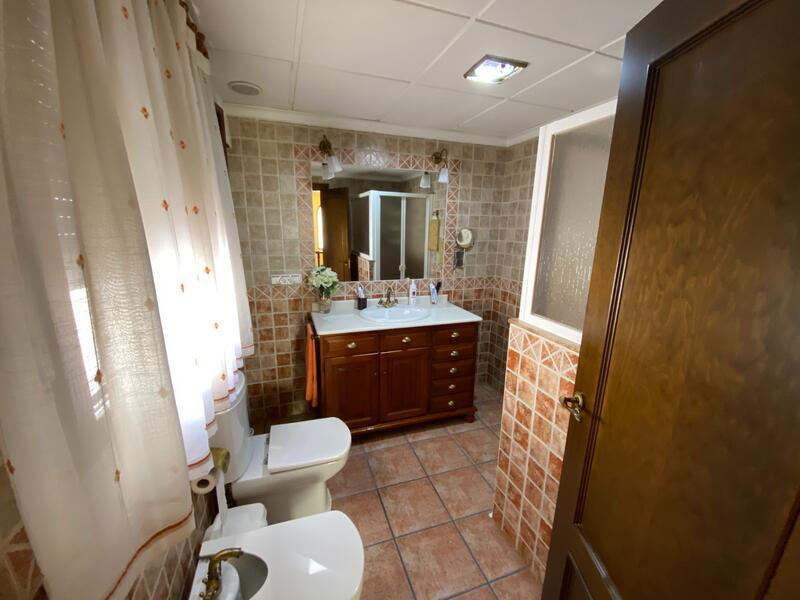 5 bedroom Townhouse for sale