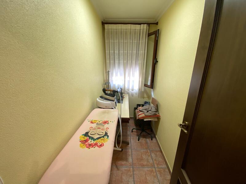 5 bedroom Townhouse for sale
