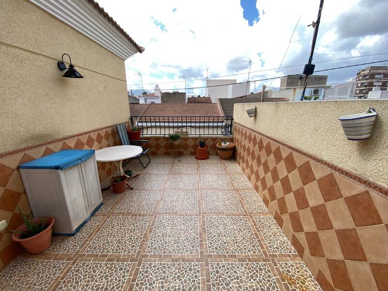 5 bedroom Townhouse for sale
