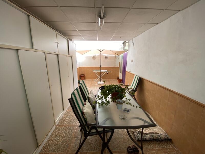 5 bedroom Townhouse for sale