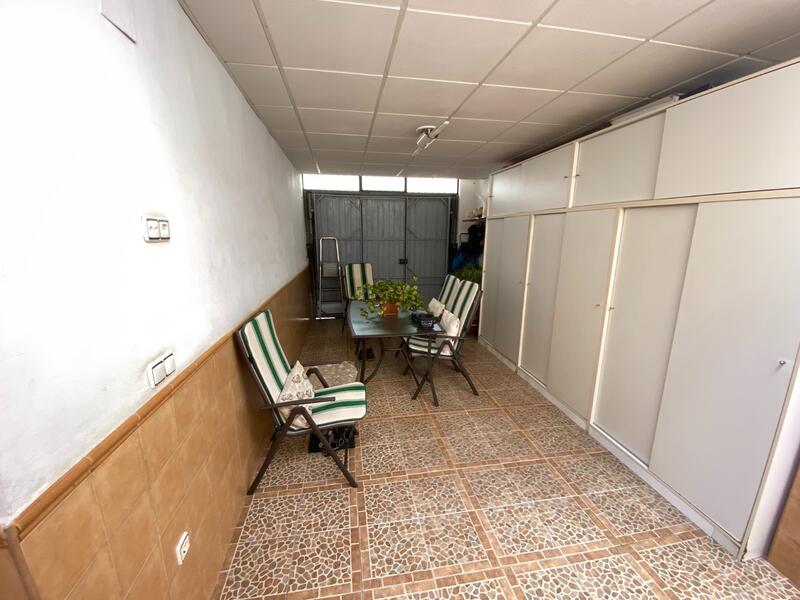 5 bedroom Townhouse for sale