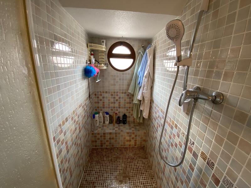 5 bedroom Townhouse for sale