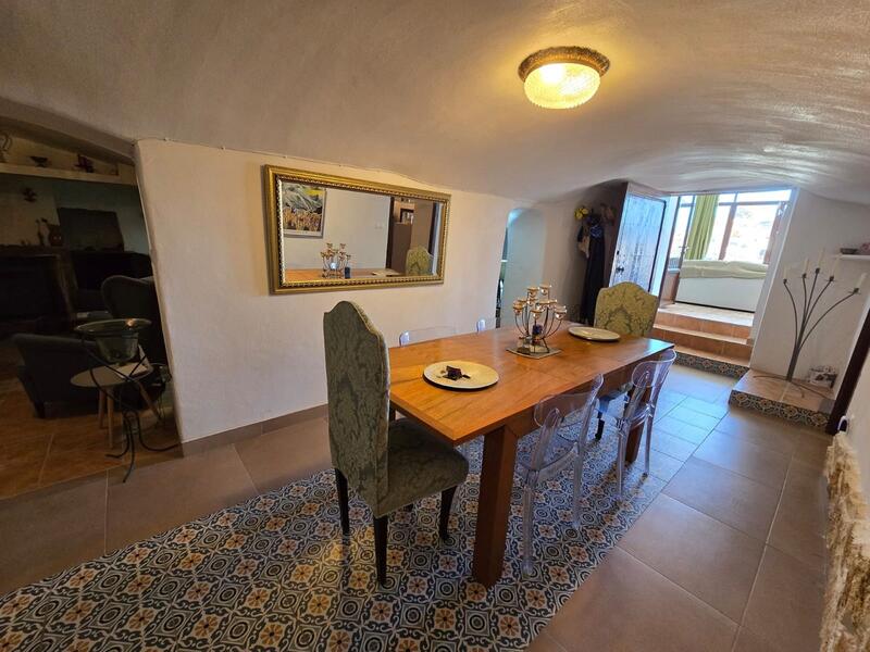 3 slaapkamer Grotwoning Te koop