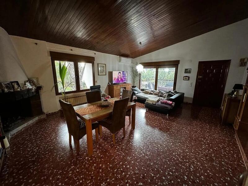 4 Cuarto Villa en venta