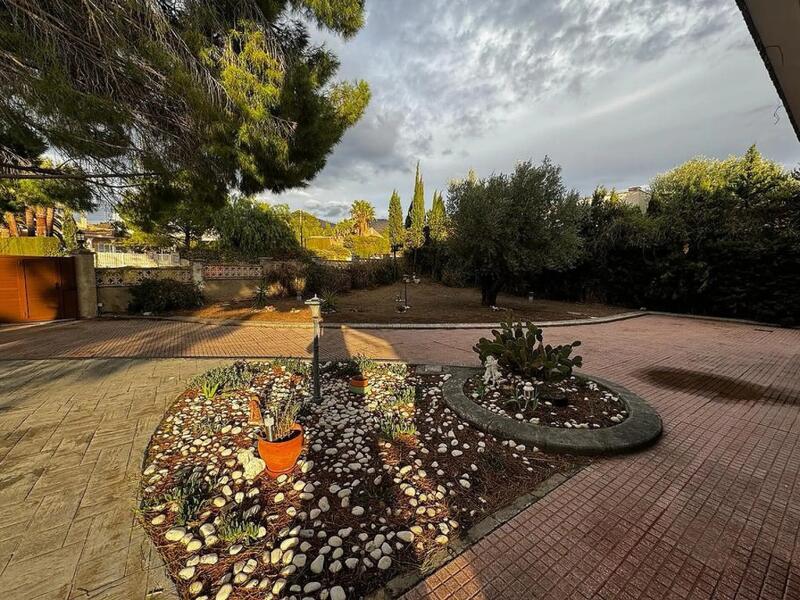 4 Cuarto Villa en venta