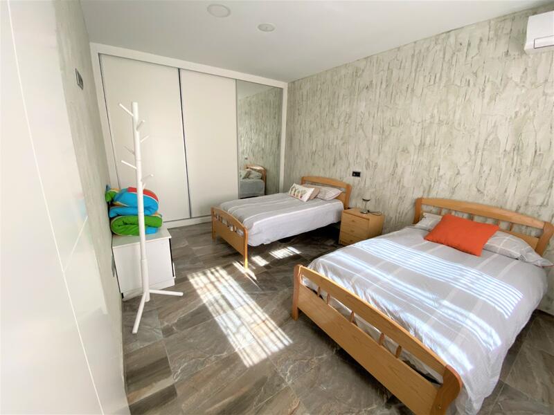 5 Schlafzimmer Landhaus zu verkaufen