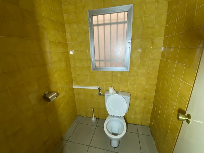 6 bedroom Townhouse for sale