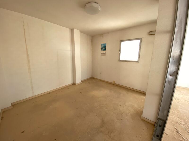 6 bedroom Townhouse for sale