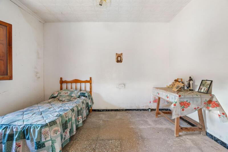 4 спальная комната Деревенский Дом продается