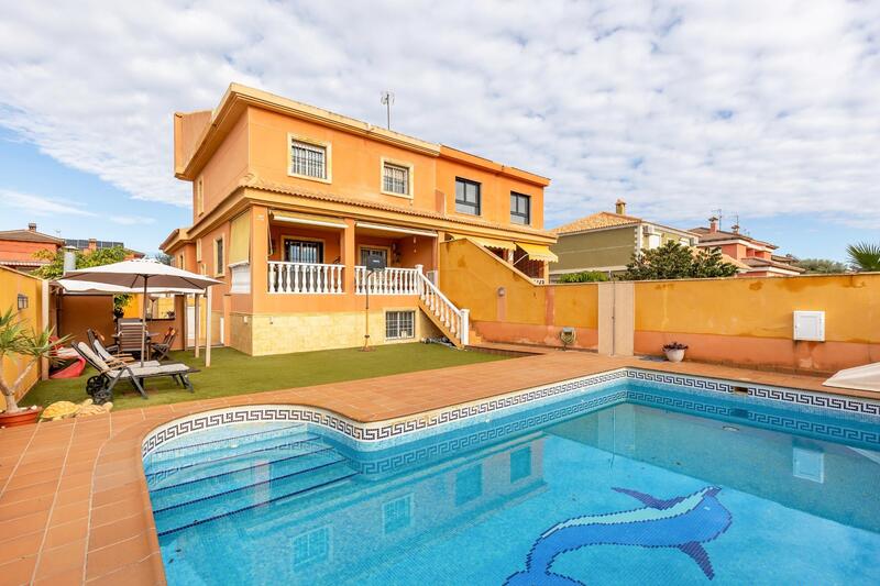 Villa Te koop in Torrevieja, Alicante